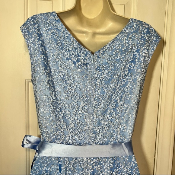 Tahari Sleeveless Carolina Blue White/Silver Sheer Overlay w Ribbon Sash | Sz 4 - Picture 6 of 13
